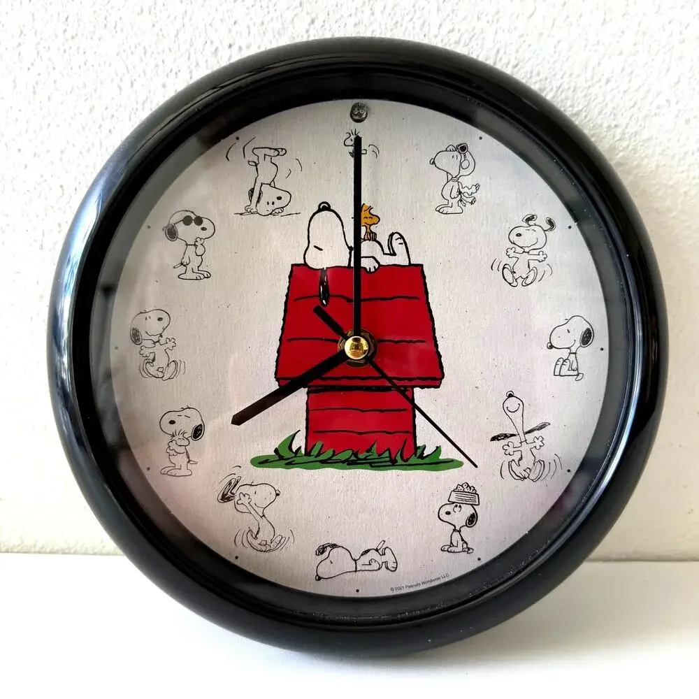 Peanuts Snoopy Woodstock Hourly